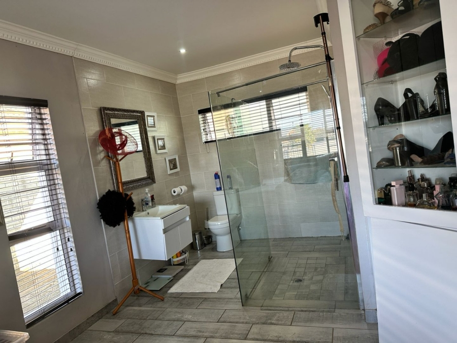 4 Bedroom Property for Sale in Gonubie Eastern Cape